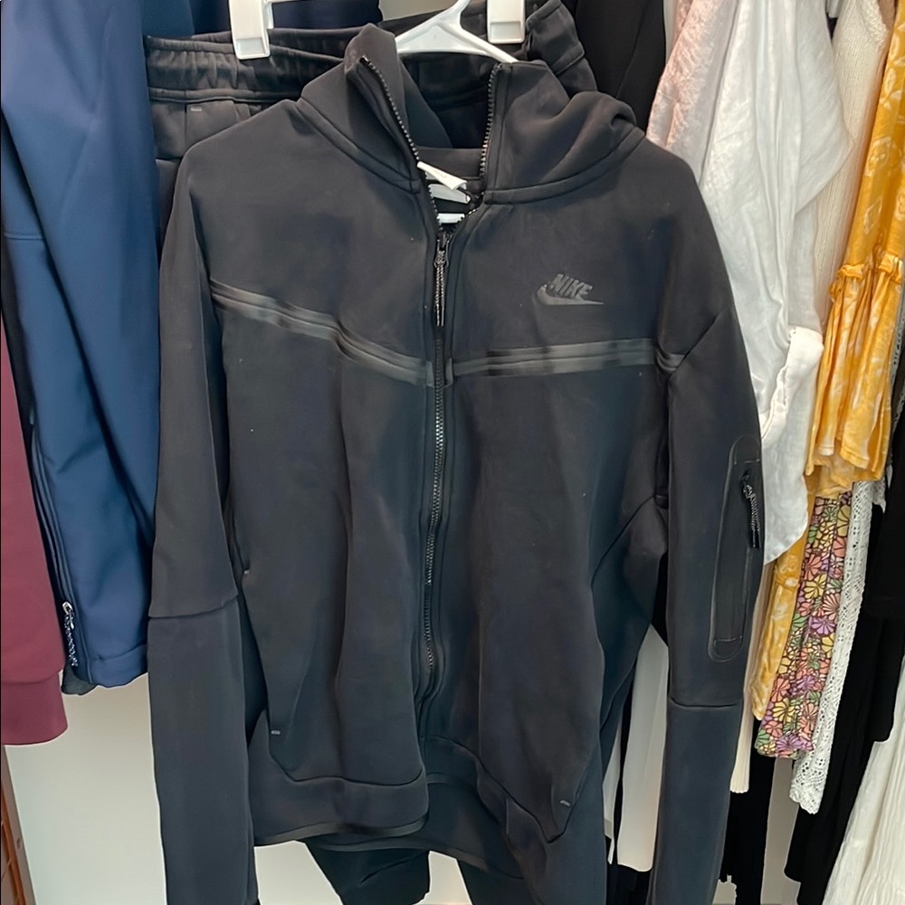Men’s Nike Tech hoodie and sweats